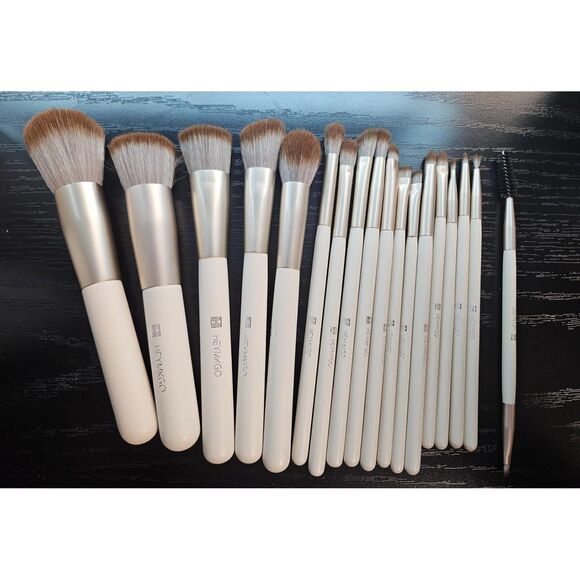 Other - Hemkgo 18pcs Professional Premium Synthetic Makeup Brushes with Case